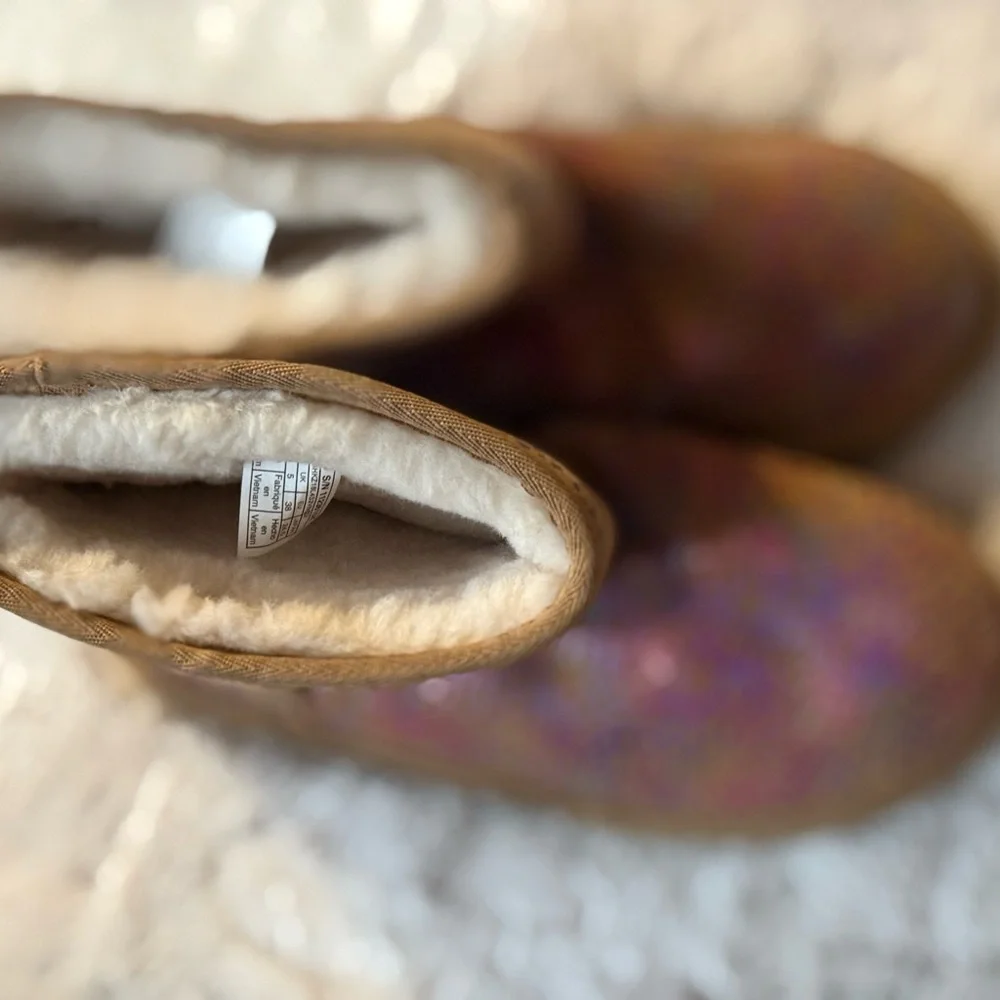 UGG Kids Boots BRAND NEW NEVER WORN with Beautiful Shimmer Pink and Purple Dots